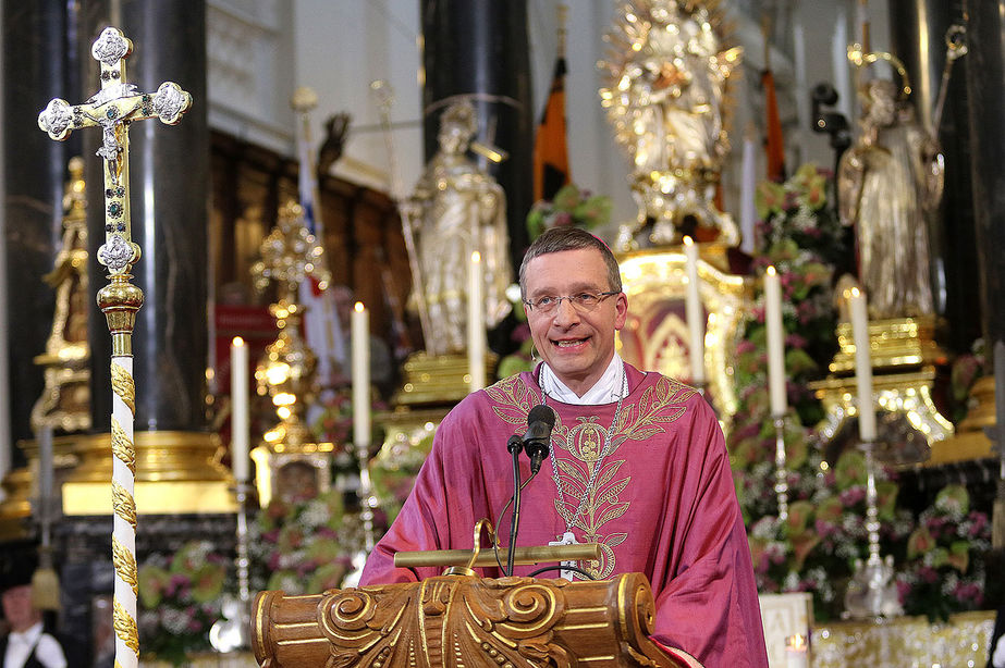 Bischof Gerber feierlich in sein Amt als Bischof von Fulda eingeführt